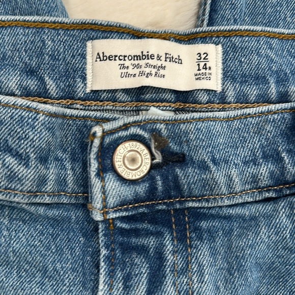 Abercrombie & Fitch The 90s Straight Ultra High Rise Jean size 14 - Picture 4 of 8